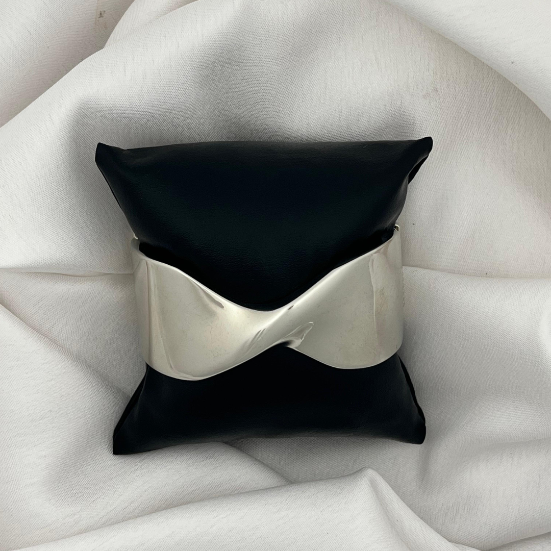 Bow cuff bracelets - Image 2