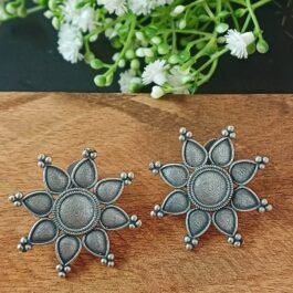 Kusum – Floral Stud Earrings